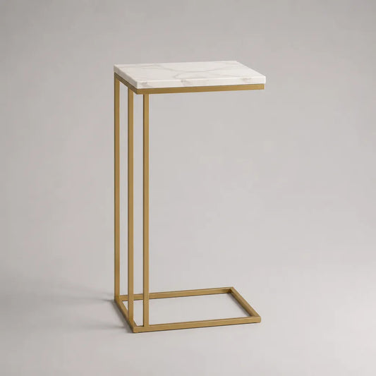 Tavolino laterale rettangolare a C in MDF effetto marmo e acciaio dorato, bianco, 40 × 30 × 60 cm
